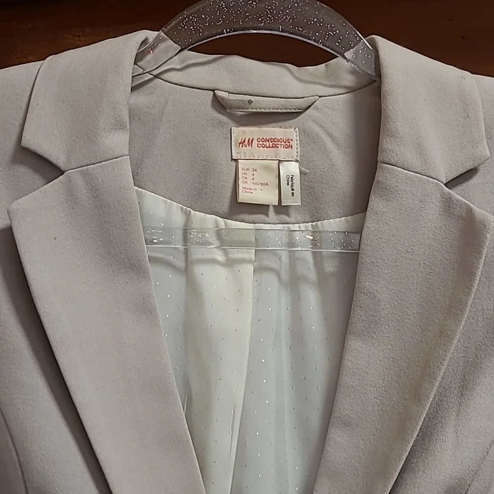 Ruffled Blazer - Picture 2 of 5